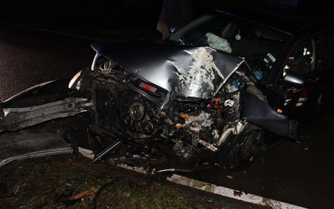 POL-MI: Audi prallt gegen Baum: 21-Jähriger verletzt - Foto: presseportal.de