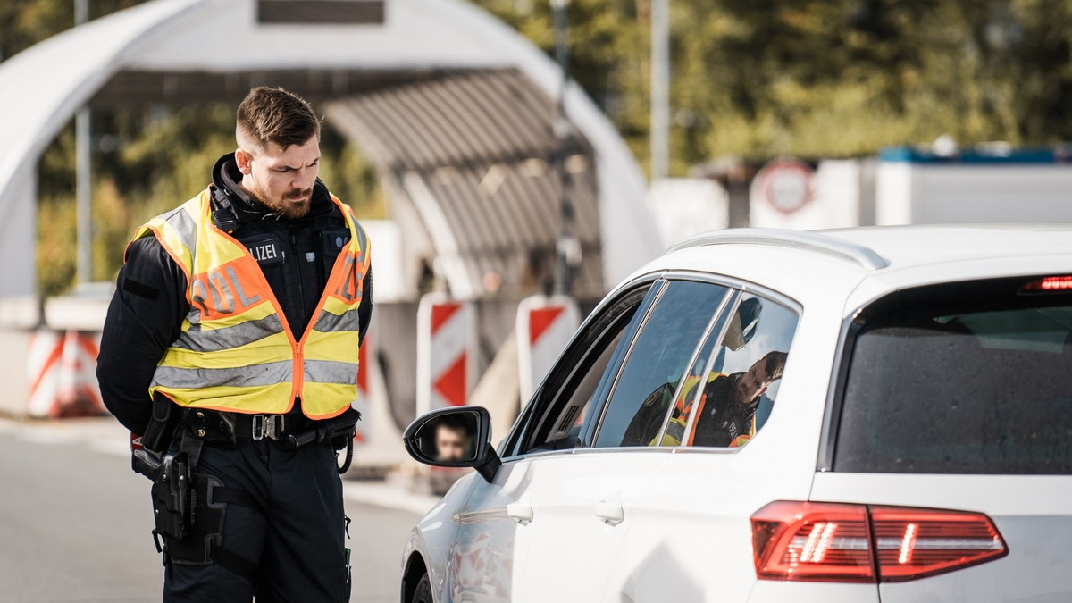 Bundespolizeidirektion München: Bestechungsversuch scheitert in Kontrollstelle / Serbe hofft vergeblich auf bestechliche Beamte und darf Fahrt nicht fortsetzen - Foto: presseportal.de