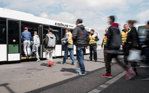 Bundespolizeidirektion München: Sechs von neun Fahrzeuginsassen mit Polizeirelevanz/ Bundespolizei ermittelt gegen mutmaßlichen Schleuser - Foto: presseportal.de