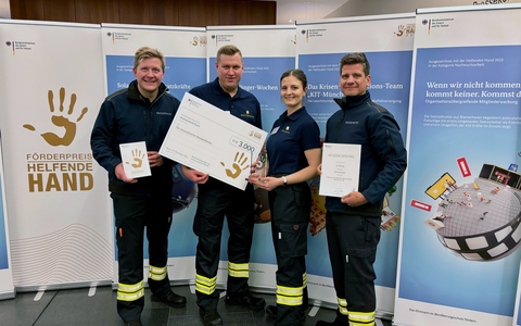 FW Bremerhaven: Bundesinnenministerium zeichnet beim Förderpreis Helfende Hand Bremerhavener Katastrophenschutz aus - Foto: presseportal.de