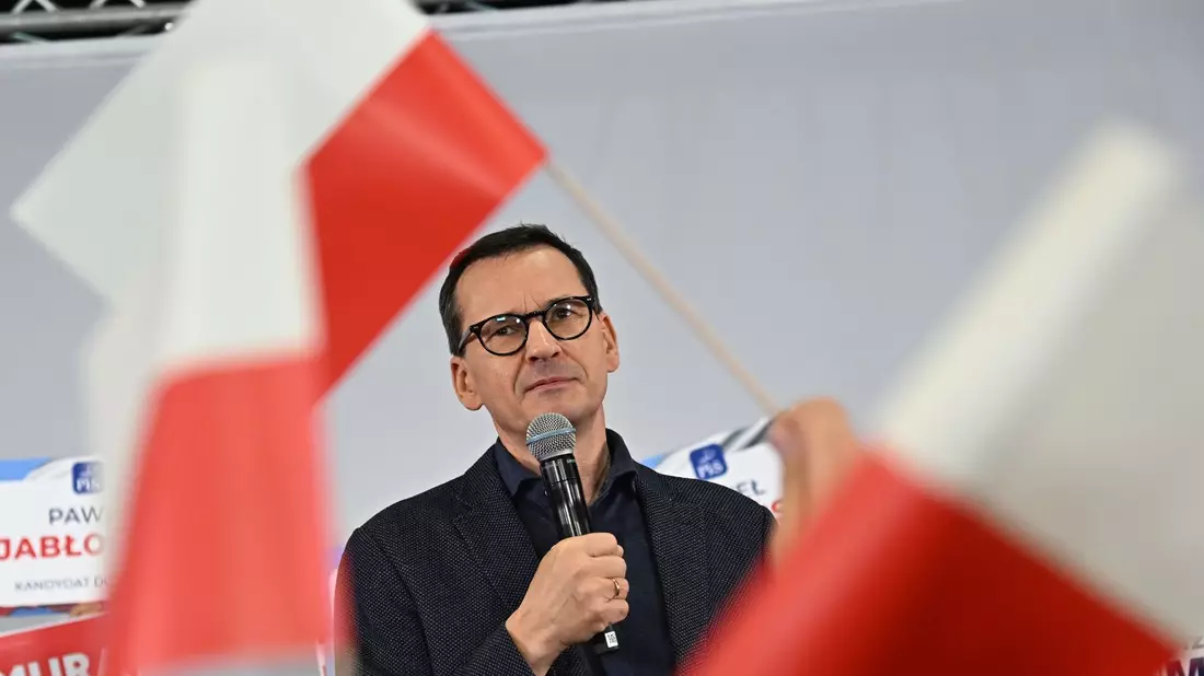 In spätestens 14 Tagen muss Mateusz Morawiecki im Parlament die Vertrauensfrage stellen - und sein Kabinett wird krachend durchfallen. Polnische Medien spotten über die «Zwei-Wochen-Regierung» und «Morawieckis Krippenspiel». - Bild: Radek Pietruszka/PAP/dpa
