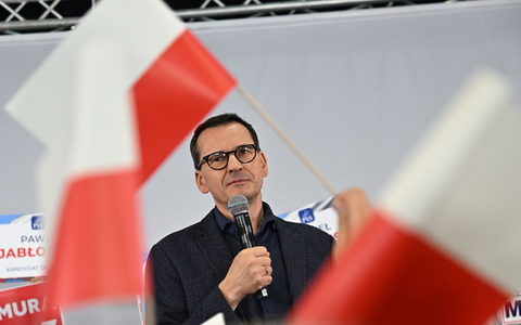 In spätestens 14 Tagen muss Mateusz Morawiecki im Parlament die Vertrauensfrage stellen - und sein Kabinett wird krachend durchfallen. Polnische Medien spotten über die «Zwei-Wochen-Regierung» und «Morawieckis Krippenspiel». - Foto: Radek Pietruszka/PAP/dpa