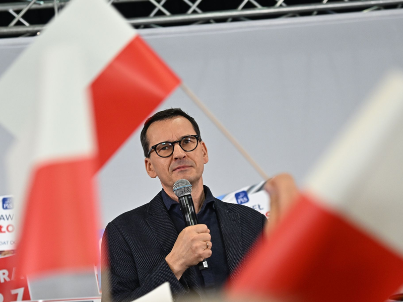 In spätestens 14 Tagen muss Mateusz Morawiecki im Parlament die Vertrauensfrage stellen - und sein Kabinett wird krachend durchfallen. Polnische Medien spotten über die «Zwei-Wochen-Regierung» und «Morawieckis Krippenspiel». - Foto: Radek Pietruszka/PAP/dpa