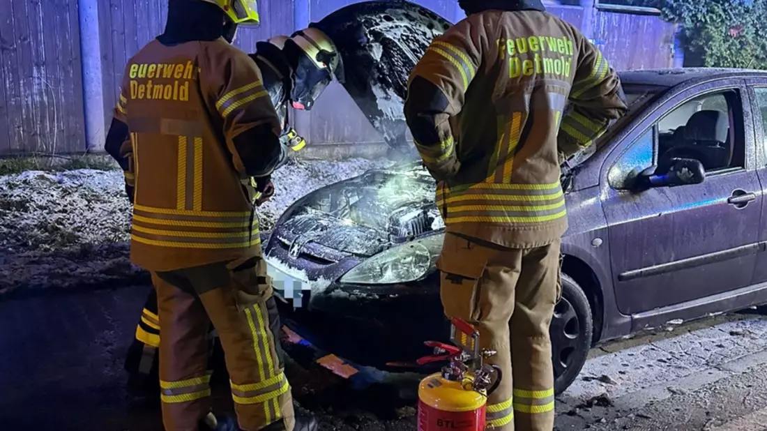 FW-DT: PKW Brand in Ortschaft - Bild: presseportal.de