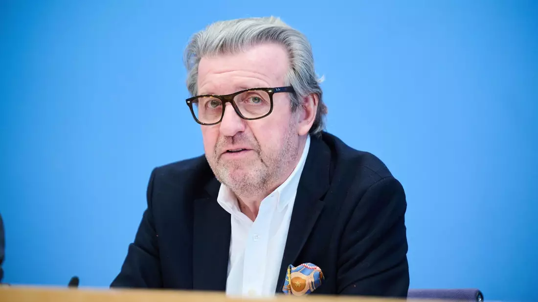 «Ich rechne damit, dass die Firmen 2024 Personal abbauen werden»: Gesamtmetall-Chef Stefan Wolf. - Bild: Annette Riedl/dpa