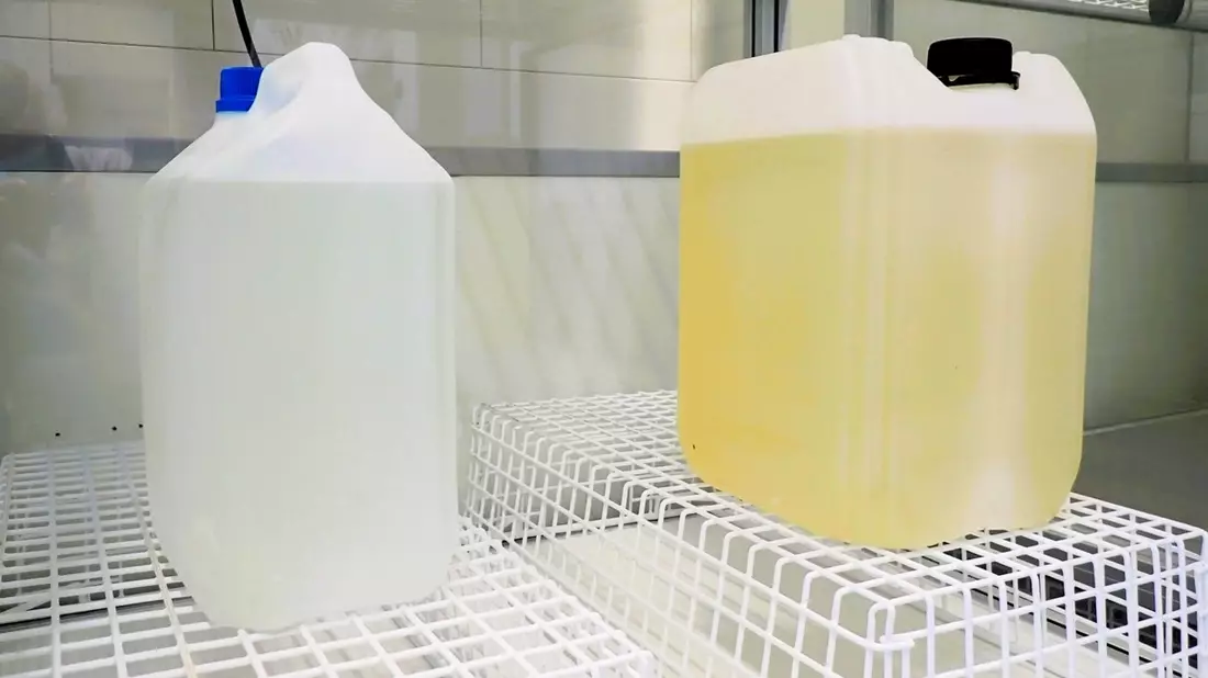 ZOLL-M: 15 Liter flüssiges Amphetamin sichergestellt. - Bild: presseportal.de