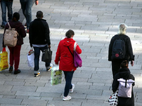 Menschen in einer Fußgängerzone (Archiv) - Foto: über dts Nachrichtenagentur