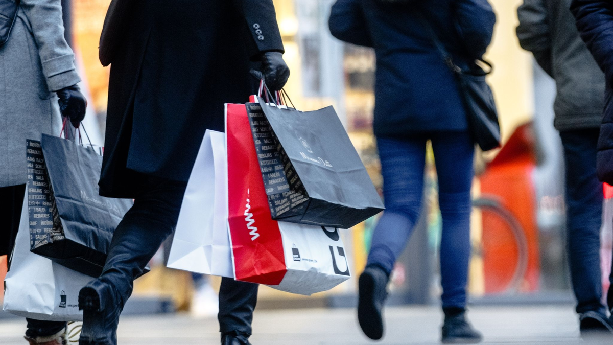 Die Prognose für das Konsumklima liegt für den Dezember bei minus 27,8 Punkten, ein Plus von 0,5 Punkten zum Vormonat. - Foto: Markus Scholz/dpa