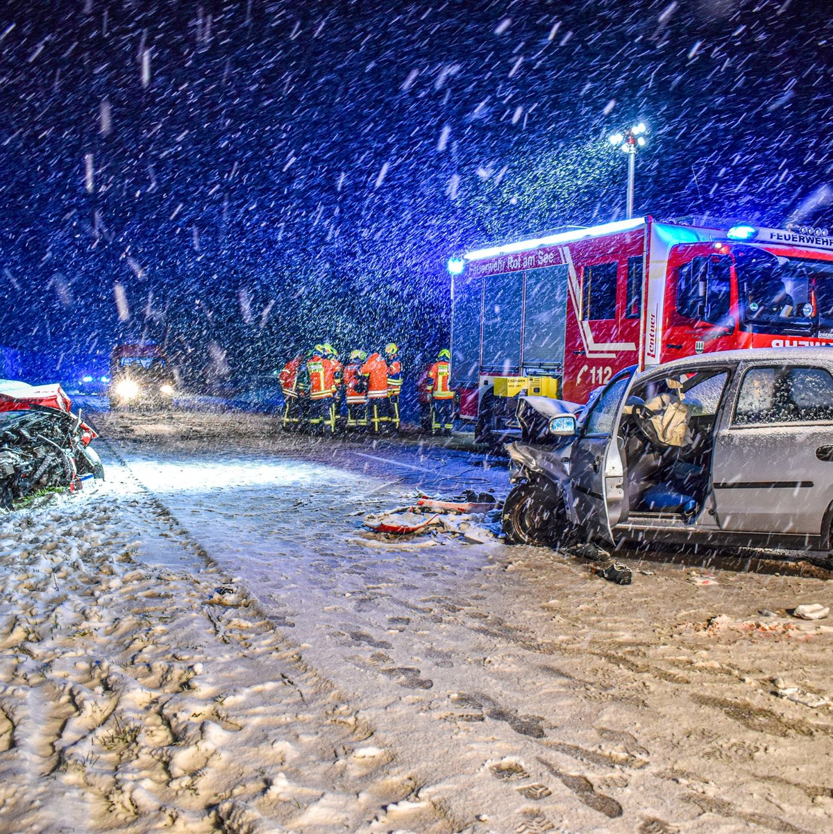 Bei einem Frontalzusammenstoß auf schneeglatter Straße ist ein 71 Jahre alter Mann im Landkreis Schwäbisch Hall ums Leben gekommen. - Foto: Fabian Koss/dpa