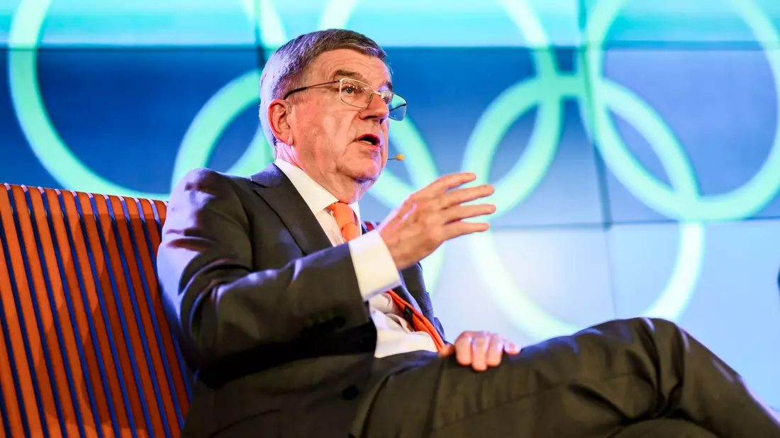 Thomas Bach und das IOC könnten bei der Sitzung in Paris eine Vorentscheidung über die Vergabe der Winterspiele 2030 und 2034 treffen. - Bild: Tom Weller/dpa
