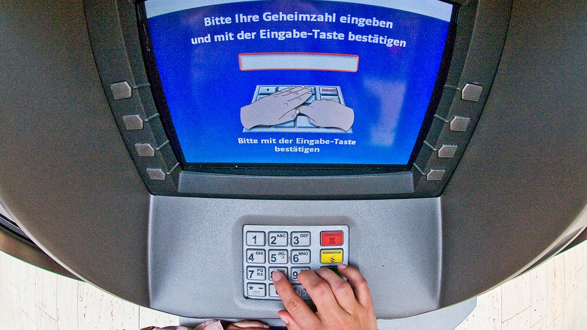 POL-ME: 75-Jährige in Bankfiliale ausgeraubt - Polizei ermittelt - Ratingen - 2311103 - Foto: presseportal.de