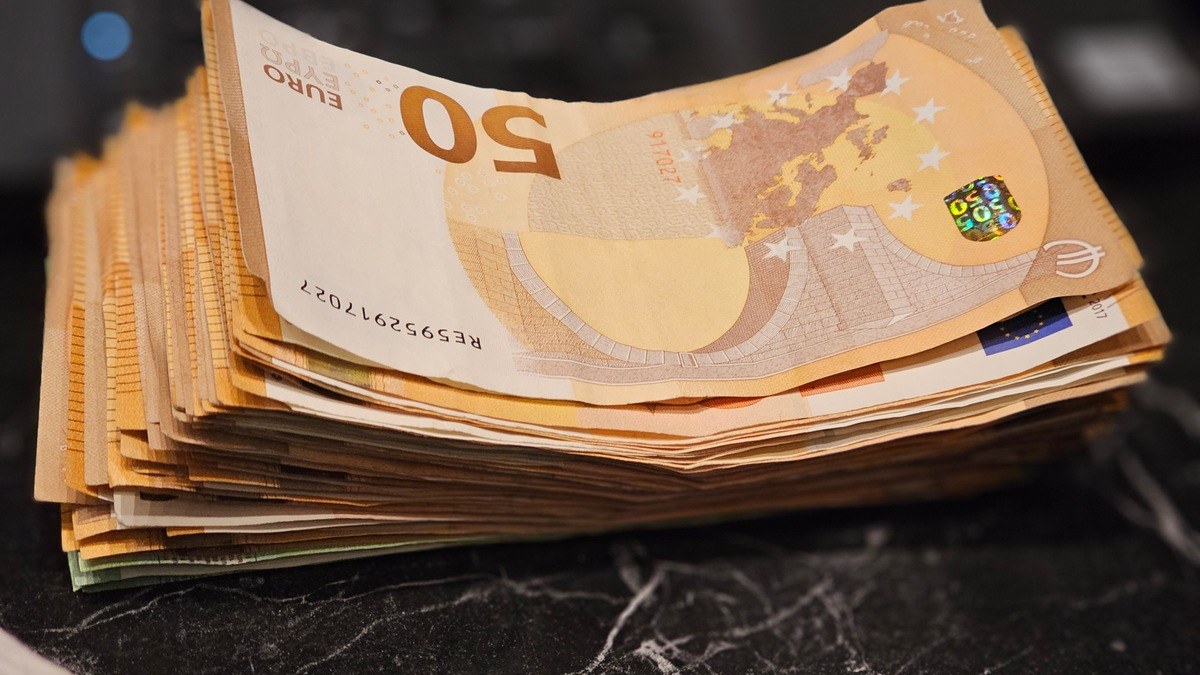 HZA-DU: Bundesweite Prüfung der Finanzkontrolle Schwarzarbeit des Zolls - Prüfungen in Oberhausen, Essen und Duisburg - Foto: presseportal.de