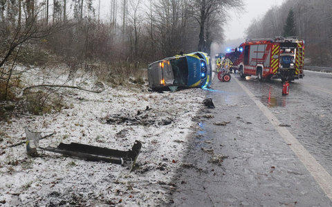 POL-HX: Glätteunfälle: Autos landen im Straßengraben - Foto: presseportal.de