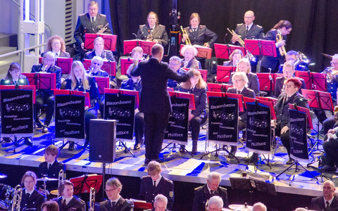 FW-RD: Feuerwehr macht Musik : Nordmarkhallenkonzerte gehen ins 51. Jahr - Foto: presseportal.de