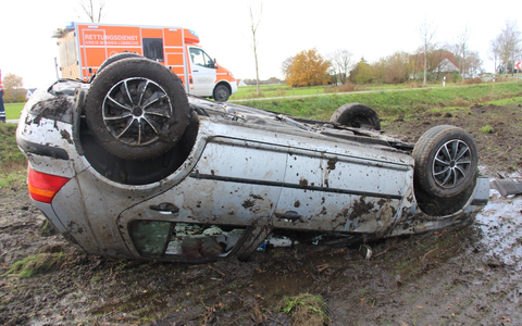 POL-MI: Auto landet nach Unfall auf dem Dach - Foto: presseportal.de