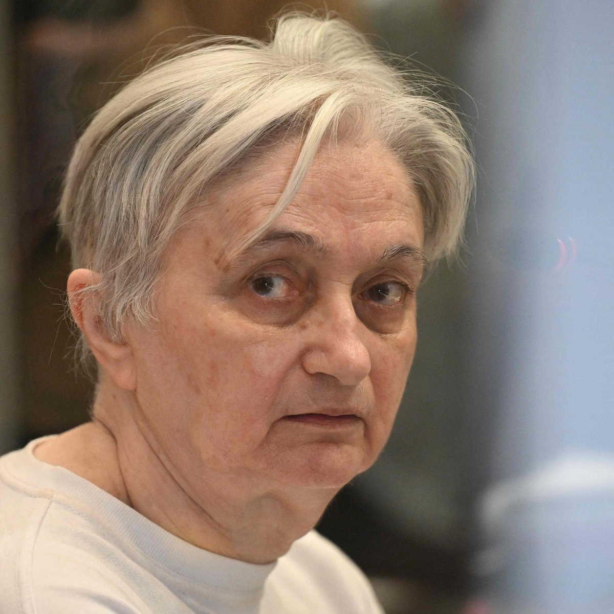 Die Ex-Frau des Serienmörders Michel Fourniret, sitzt im Gerichtssaal des Landgerichts in Nanterre. - Foto: Miguel Medina/AFP/dpa