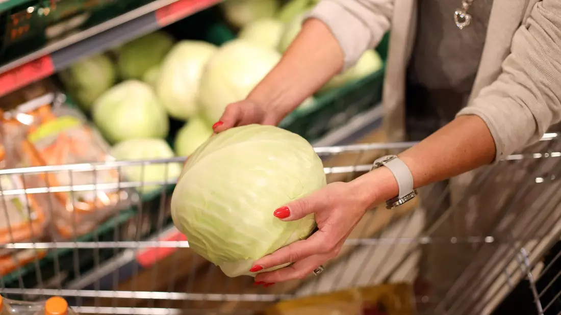 Discounter sind laut einer Umfrage bei der Mehrheit der Deutschen sehr beliebt. - Bild: Danny Gohlke/dpa