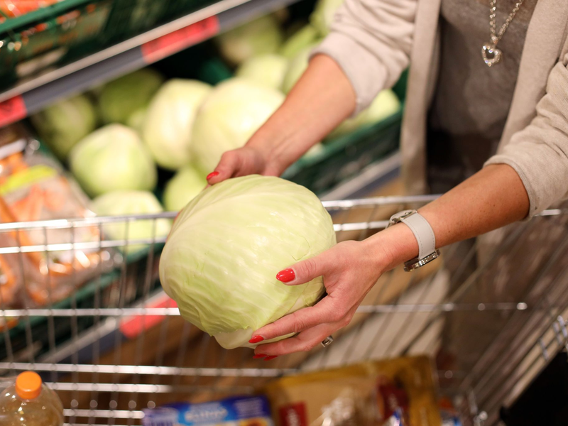 Discounter sind laut einer Umfrage bei der Mehrheit der Deutschen sehr beliebt. - Foto: Danny Gohlke/dpa