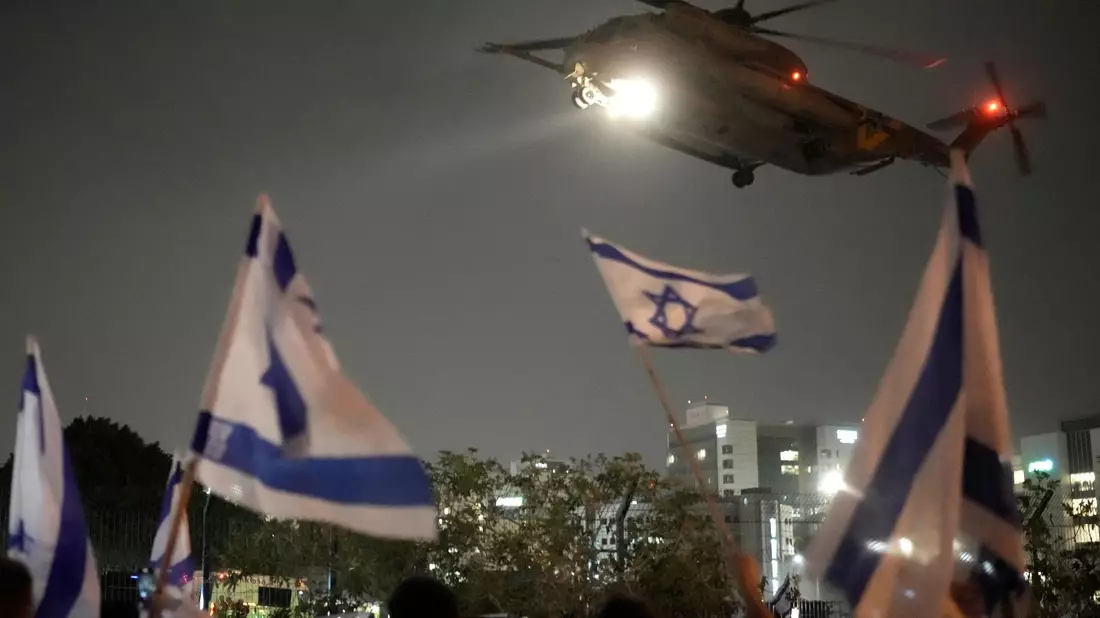Immer wieder greift Israel laut Beobachtern Ziele in Syrien an. (Archivbild) - Bild: Leo Correa/AP/dpa
