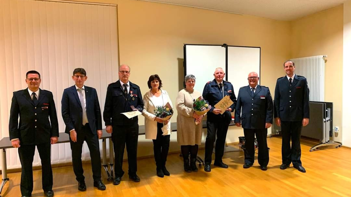 FW Selfkant: Ehrungen der Feuerwehr Selfkant für verdiente Kameraden - Foto: presseportal.de