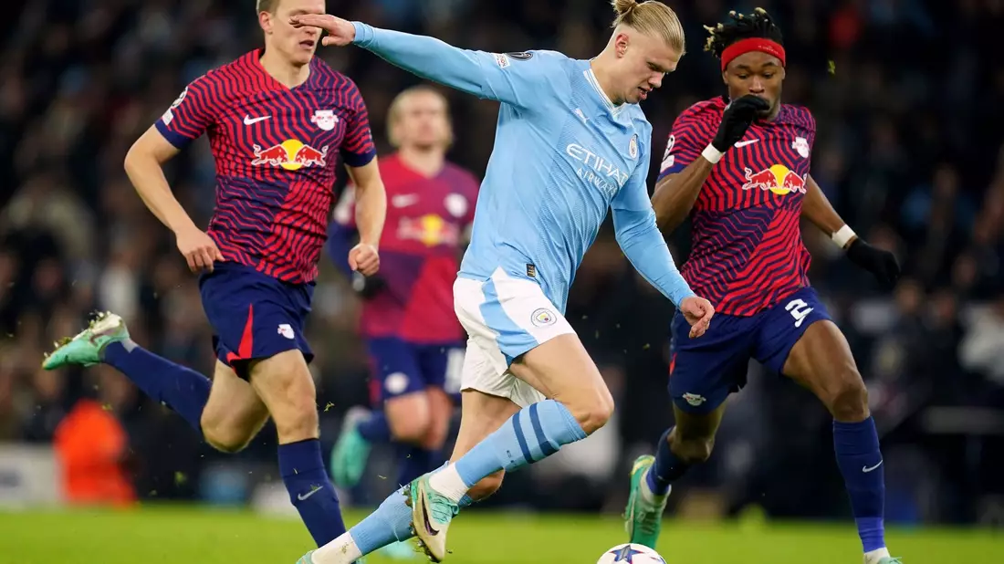 City-Torjäger Erling Haaland (M) traf auch gegen Leipzig. - Bild: David Davies/PA Wire/dpa