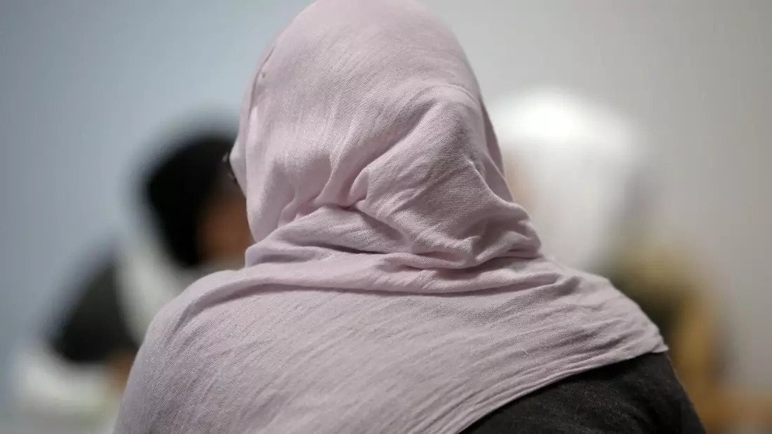 Auf schriftliche Deutsch-Prüfungen und einen Einbürgerungstest soll bei älteren Menschen, die einst über staatliche Abkommen als Arbeitskräfte ins Land gekommen waren, verzichtet werden. - Bild: picture alliance / Fredrik von Erichsen/dpa