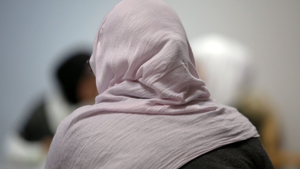 Auf schriftliche Deutsch-Prüfungen und einen Einbürgerungstest soll bei älteren Menschen, die einst über staatliche Abkommen als Arbeitskräfte ins Land gekommen waren, verzichtet werden. - Foto: picture alliance / Fredrik von Erichsen/dpa