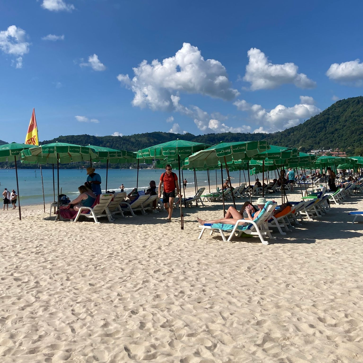 Auch nahe des bekannten Patong Beach wurde ein Sprengsatz gefunden. (Archivbild) - Foto: Carola Frentzen/dpa