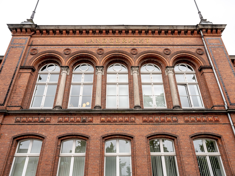 Das Landgericht Verden verhandelte über die Schuld einer Mitarbeiterin eines Pädagogik-Zentrums nach dem Unfalltod eines Jungen. - Foto: Mohssen Assanimoghaddam/dpa