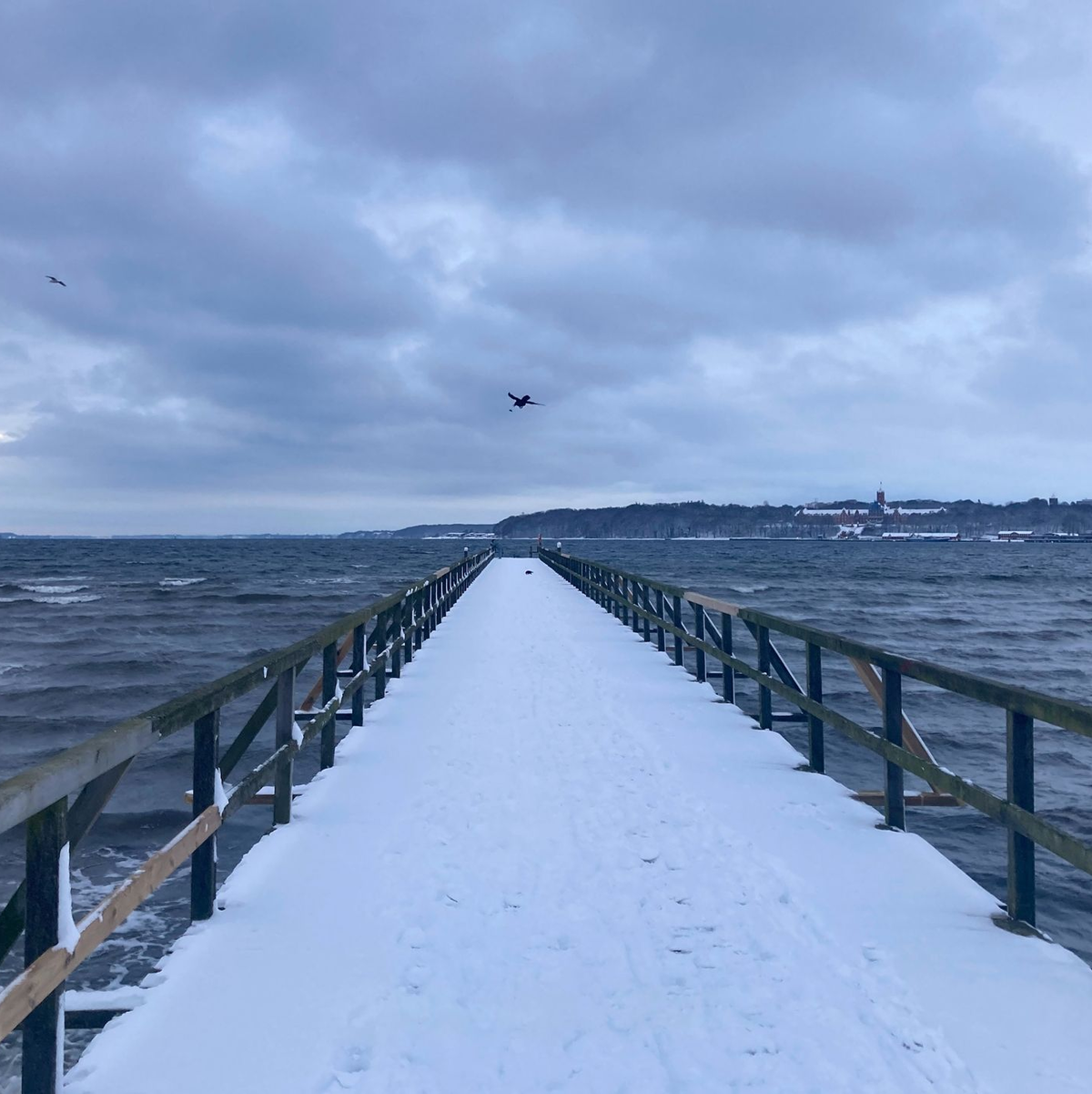 Auch an der Ostsee hat es geschneit. - Foto: Birgitta von Gyldenfeldt/dpa