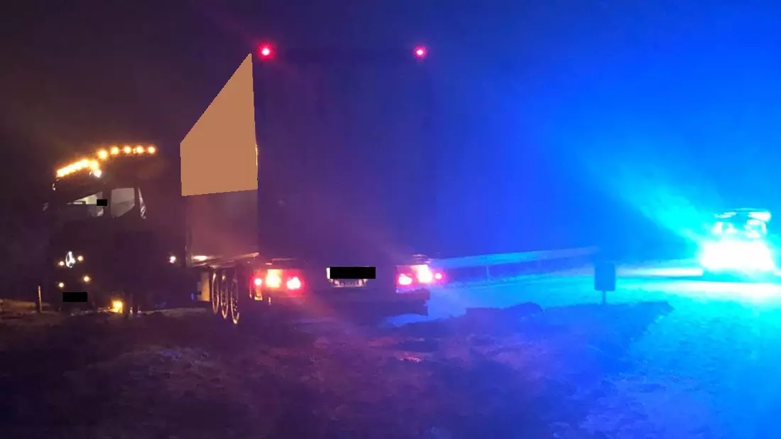 POL-MI: LKW blockiert Auffahrt - Bild: presseportal.de