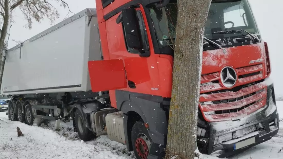 POL-HST: Lkw-Fahrer nach Glätteunfall schwerverletzt - Bild: presseportal.de