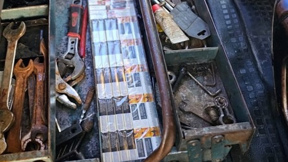 HZA-GI: Zoll beschlagnahmt fast 40.000 Zigaretten bei Reisenden auf der Autobahn - Foto: presseportal.de