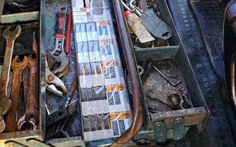 HZA-GI: Zoll beschlagnahmt fast 40.000 Zigaretten bei Reisenden auf der Autobahn - Foto: presseportal.de