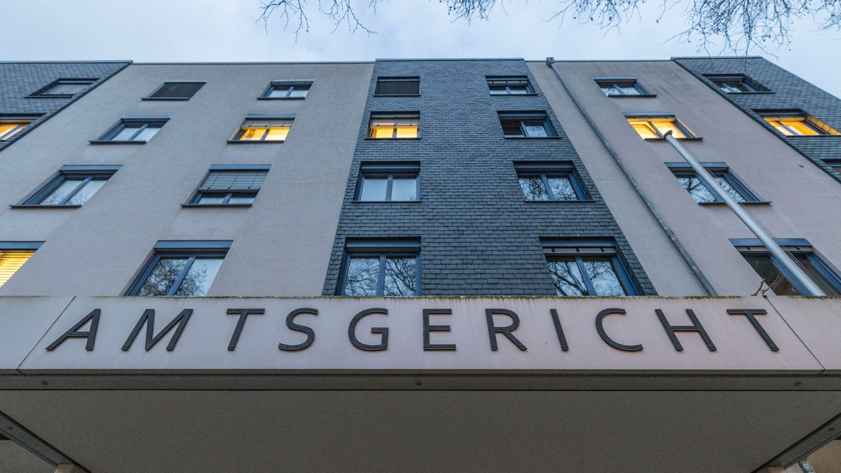 Das Amtsgericht Leverkusen hat wegen der Planung und Vorbereitung eines Terroranschlags einen Haftbefehl gegen einen 15-Jährigen aus dem Rheinisch-Bergischen-Kreis in Nordrhein-Westfalen erlassen. - Foto: Christoph Reichwein/dpa