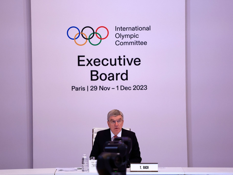 IOC-Chef Thomas Bach bei der Exekutivesitzung in Paris. - Foto: Aurelien Morissard/AP/dpa