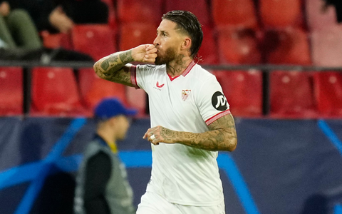 Sevilla-Verteidiger Sergio Ramos jubelt über seinen Treffer - es ist das 10.000. in der Champions-League-Historie. - Foto: Jose Breton/AP/dpa