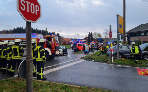 FW Sonsbeck: Verkehrsunfall mit zwei verletzten Personen - Foto: presseportal.de
