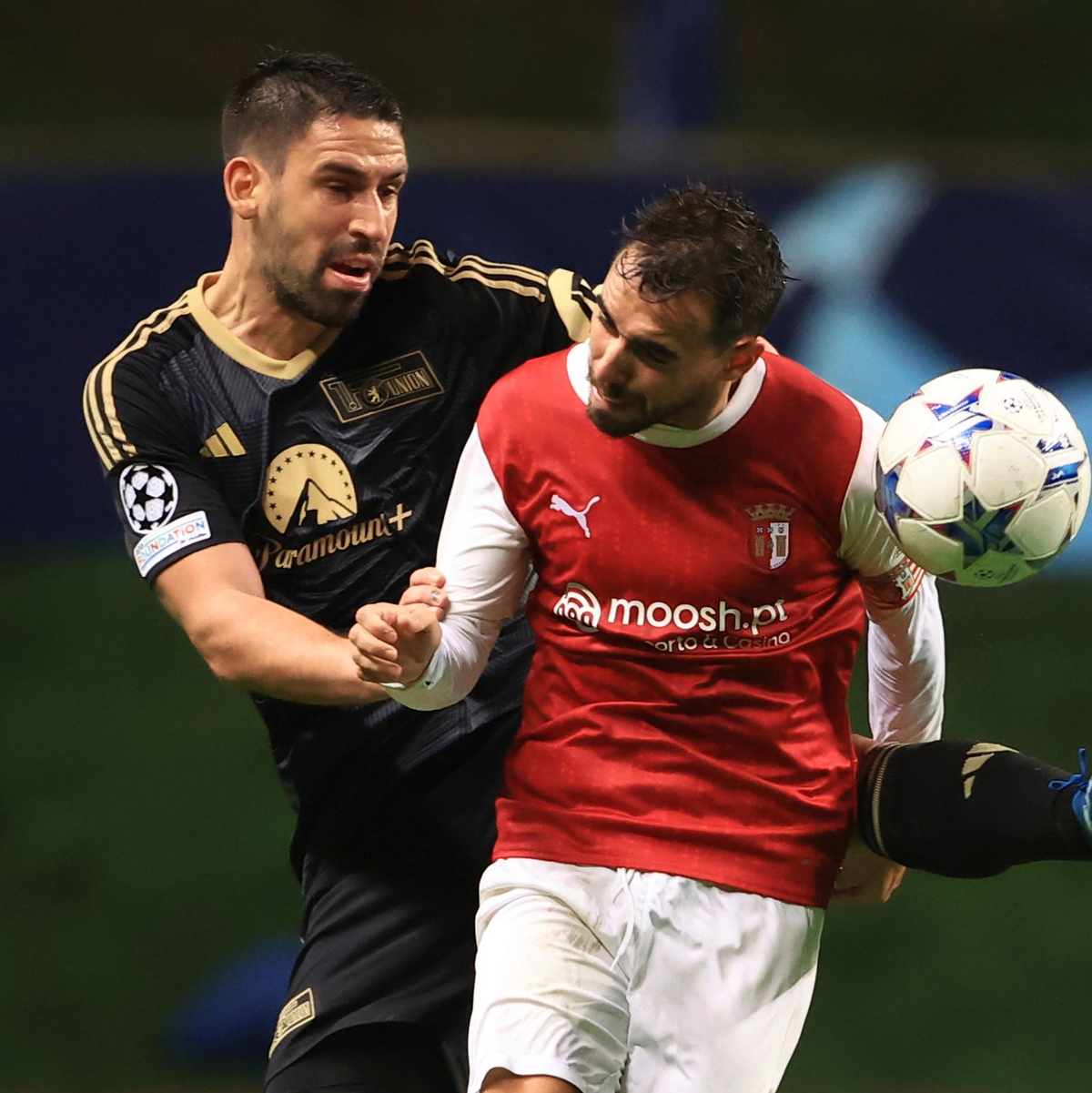 Rani Khedira (l) und seine Unioner kamen trotz langer Überzahl nicht über ein 1:1 in Braga hinaus. - Foto: Luis Vieira/AP