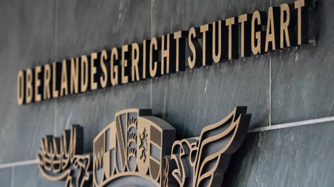 Der Rädelsführer im Terrorprozess gegen die «Gruppe S.» ist vom Oberlandesgericht Stuttgart zu sechs Jahren Haft verurteilt worden. - Bild: Marijan Murat/dpa