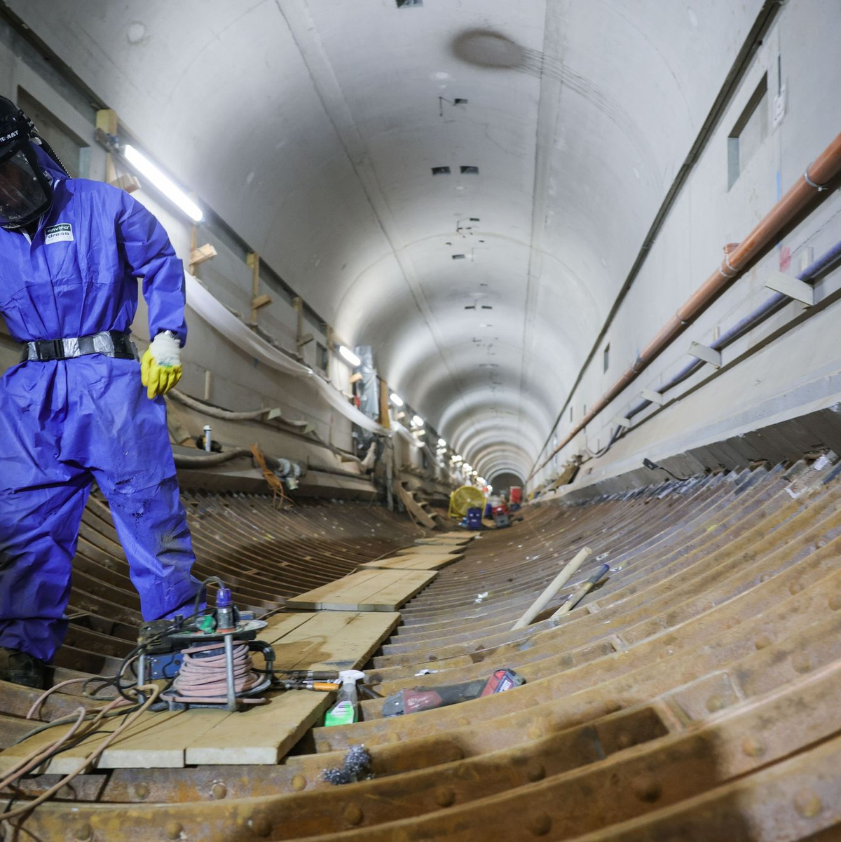 Sanierungsarbeiten im Alten Elbtunnel in Hamburg. - Foto: Christian Charisius/dpa