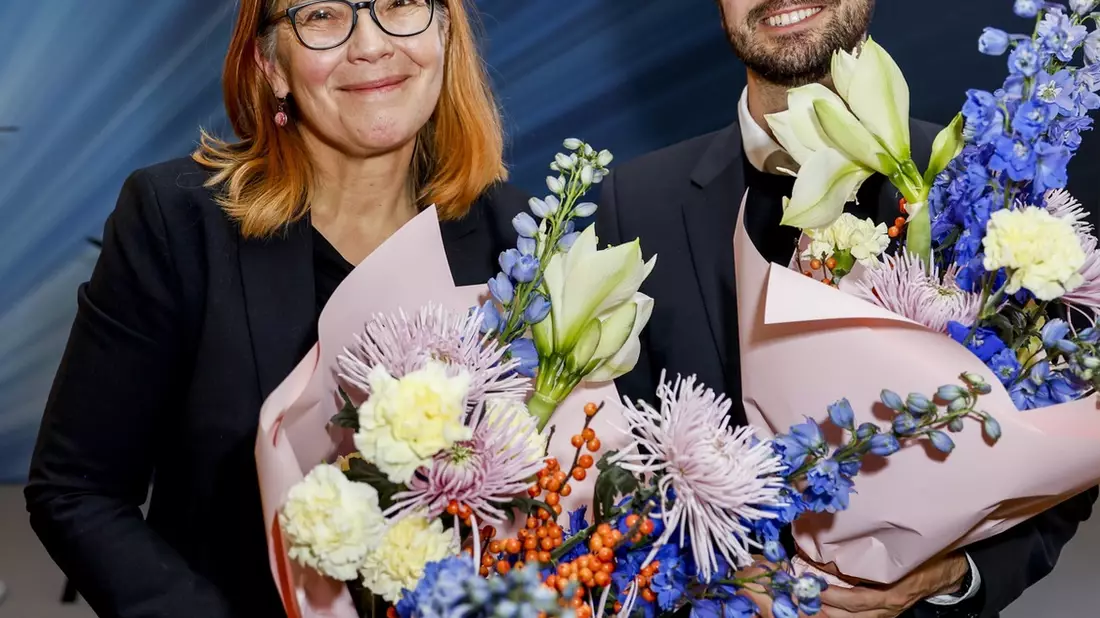 Preisverleihung: Die Organisation CeMAS und die Webdokumentation Gegen uns. erhalten für ihr zivilgesellschaftliches Engagement den Demokratiepreis Power for Democracy - Bild: presseportal.de