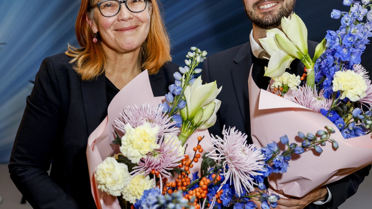Preisverleihung: Die Organisation CeMAS und die Webdokumentation Gegen uns. erhalten für ihr zivilgesellschaftliches Engagement den Demokratiepreis Power for Democracy - Foto: presseportal.de