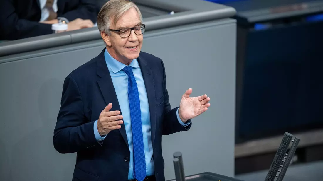 Linke-Fraktionsvorsitzender Dietmar Bartsch zieht sich aus der ersten Reihe seiner Partei zurück. - Bild: Melissa Erichsen/dpa