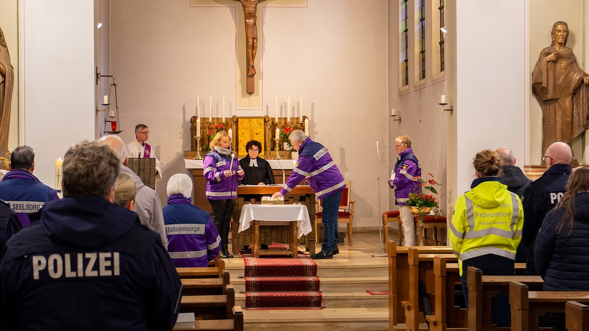 POL-BOR: Verkehrssicherheitsandacht 2023 - zum Gedenken an die Unfallopfer - Foto: presseportal.de