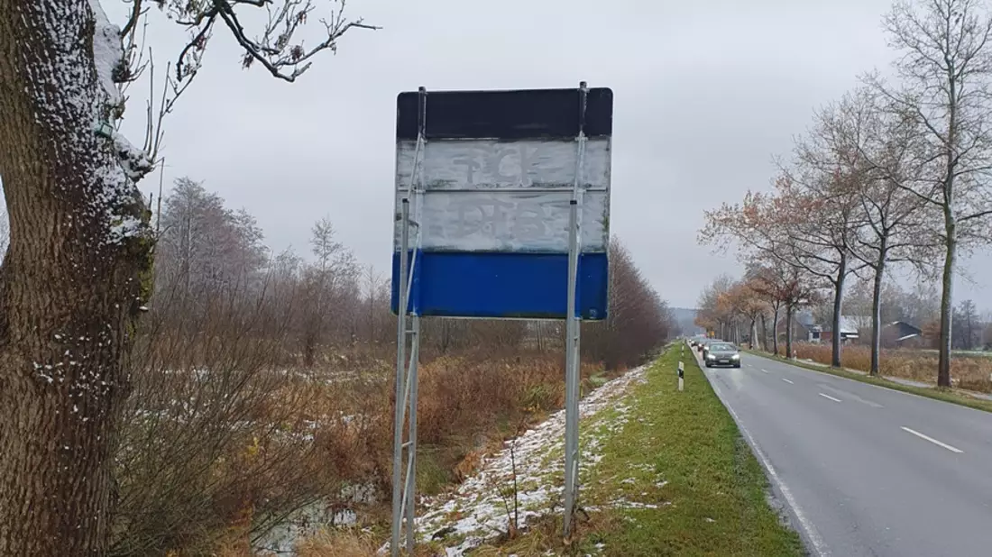 POL-STD: Serie von Farbschmierereien in blau-weiß-schwarz im Bereich Dammhausen-Jork - Polizei sucht Zeugen - Bild: presseportal.de