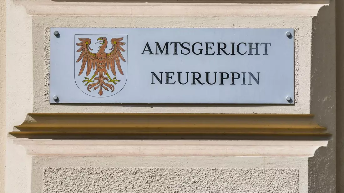 Das Amtsgericht Neuruppin hat einen Haftbefehl gegen einen 16-Jährigen wegen des Verdachts der Planung eines gemeinschaftlichen Terroranschlags erlassen. - Bild: Jens Kalaene/dpa-Zentralbild/dpa