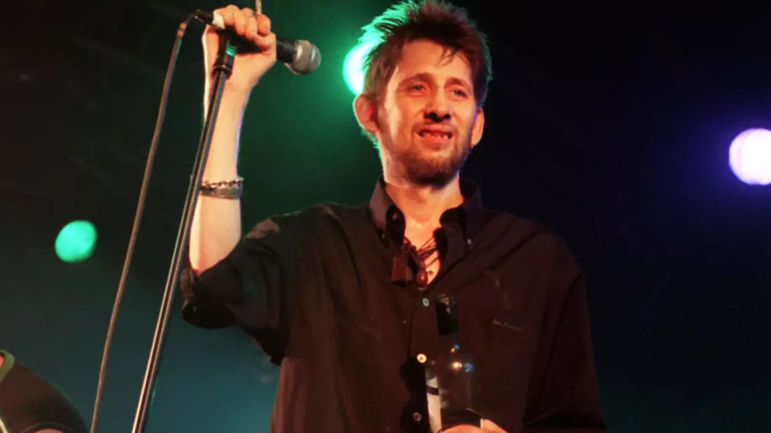 Shane MacGowan bei einem Auftritt in London im Juli 1999. - Bild: Michael Walter/PA Wire/dpa
