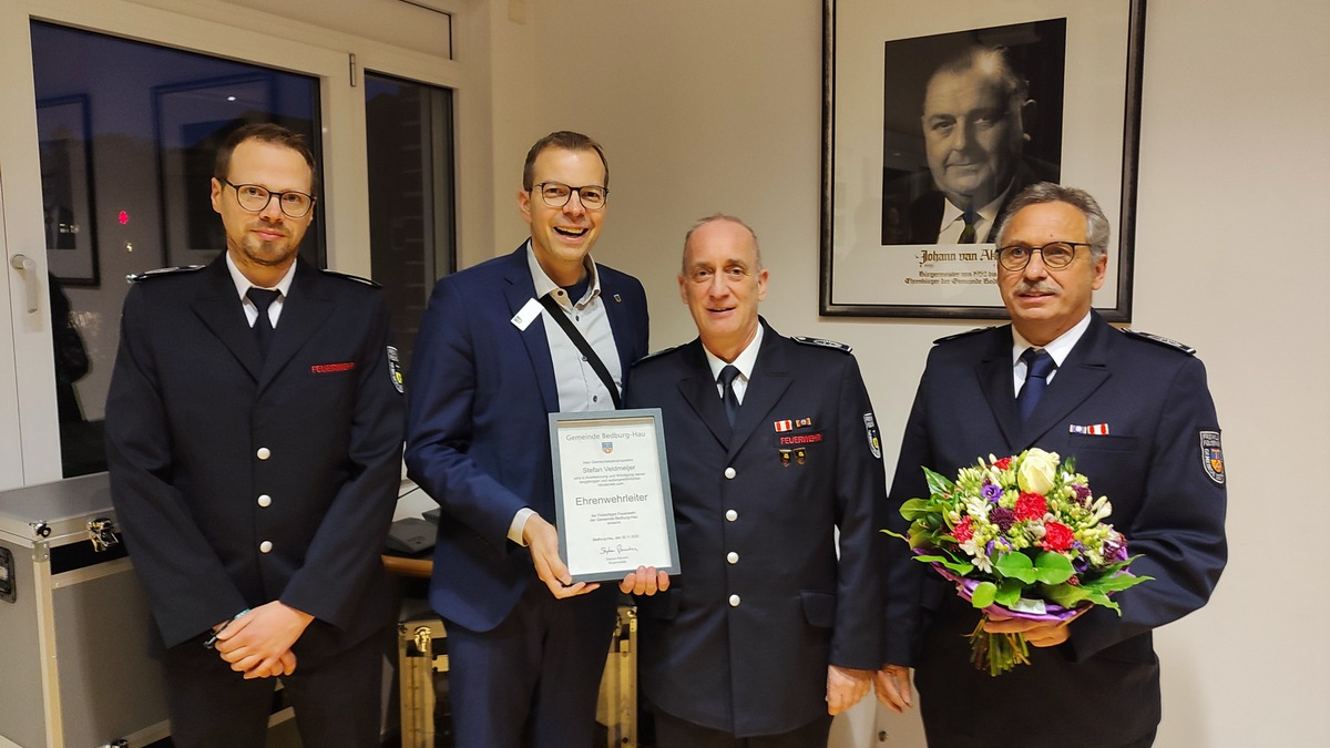 FW-KLE: Stefan Veldmeijer wird Ehrenwehrleiter der Freiwilligen Feuerwehr Bedburg-Hau - Foto: presseportal.de