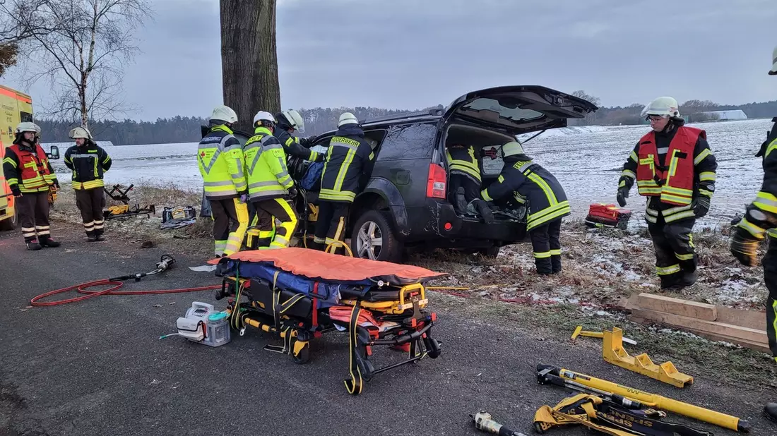 FW-ROW: Fahrer wird bei Unfall eingeklemmt - Bild: presseportal.de